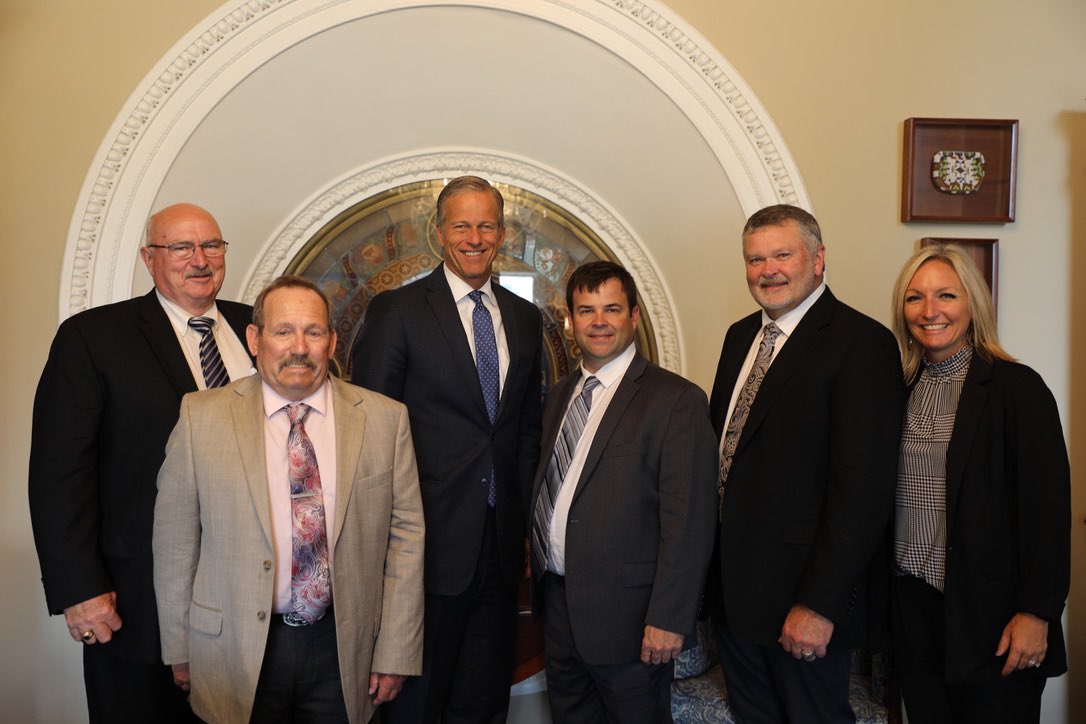 South Dakota Trucking Association with Senator John Thune (R-SD)